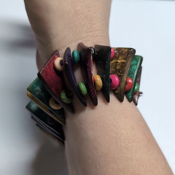 367 Multicolor Wood Beaded Stretch Bracelet - Picture 2 of 4
